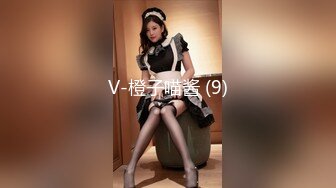 欠操的小妞露脸高颜值镜头前发骚，跟狼友互动听指挥展示，温柔的给大哥舔弄鸡巴样子真骚，激情上位爆草抽插