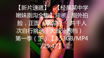  漂亮美女3P 一白一黑两根大肉棒 还是选择黑祖宗的插逼 另一根插嘴 表情很舒坦