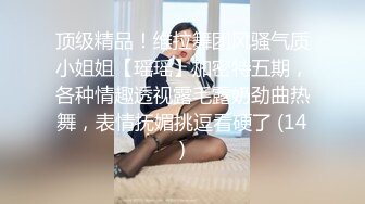 渣男趁着女友上班和女友的闺蜜在出租屋偷情这女的真是骚一边吃屌一边玩手机