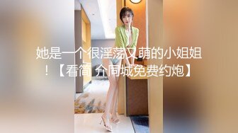  猥琐小哥迷翻漂亮的小女友找来朋友一起来玩3P