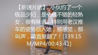 【红事会未流出】两个美女BB长的很像，其中一个尿完用手指往B里捅了一下不知道在干嘛（原档） (1)