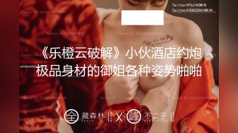 【36D顶级美乳小姐姐】这奶子堪称完美，白色小背心，两个奶子要奔出来，撩下衣服简直极品，浴室洗澡湿身诱惑