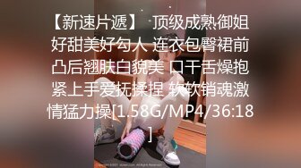 屌丝门缝下偷窥女邻居洗澡在手淫 故意压着嗓子淫笑了几声,妹子瞬间动作僵硬住了.